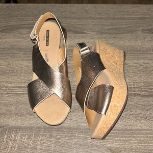 Clarks Cushion Women Sandal Size 7 W”Cork Wedge Platform Gold Leather